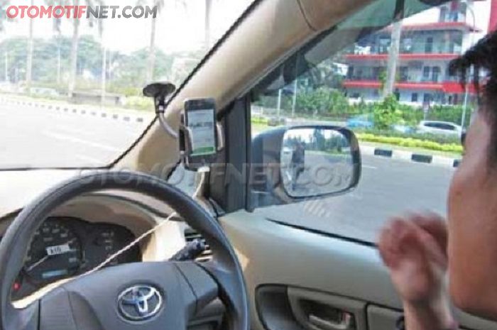 Ilustrasi driver taksi online