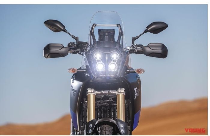 Empat buah LED proyektor di headlamp Tenere 700