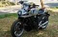 Maskulin Tapi Feminim, Kawasaki ZZR600 Sangar Ini Pakai Aksesori Bunga