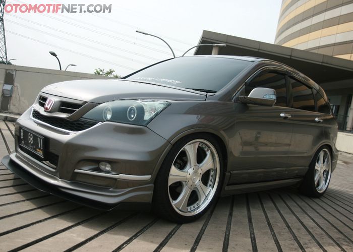 Honda Cr V Gen 3 Ditempeli Body Kit Modulo Sunroof Webasto Pelek Gambot Gridoto Com