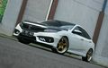 Honda Civic Turbo Kap Mesin Carbon, Warna Pelek Work Meister Kontras