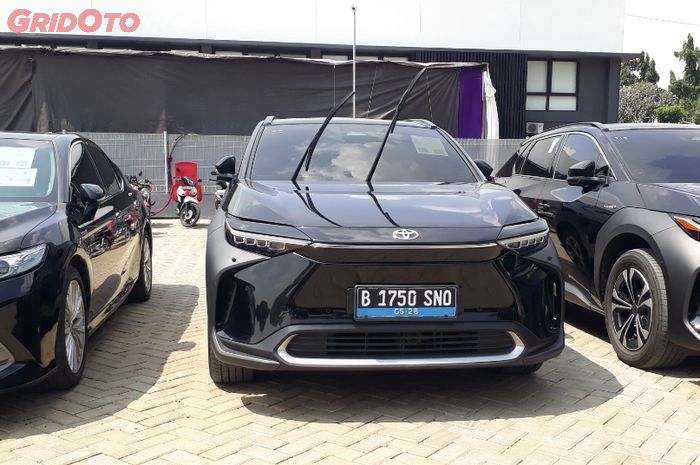 Mobil listrik Toyota bZ4X bekas sulit terjual di balai lelang