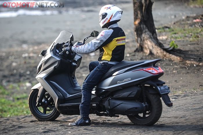 Test Ride Kymco Downton 250i. Riding Position &amp; Handling