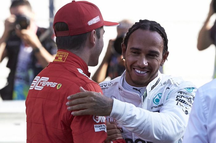  Pembalap Mercedes, Lewis Hamilton, harus mengakui kecepatan dari Charles Leclerc saat kualifikasi F1 Rusia 2019