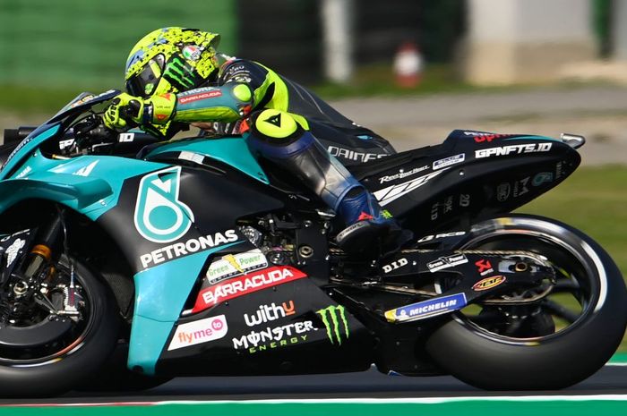 Sponsor Flymeto pada bagian bawah fairing motor tim Petronas Yamaha, tahun depan pindah jadi sponsor tim Valentino Rossi