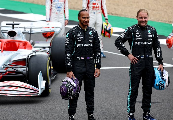 Ada kemungkinan tim Mercedes akan mempertahankan Valtteri Bottas untuk terus menemani Lewis Hamilton di musim balap F1 2022