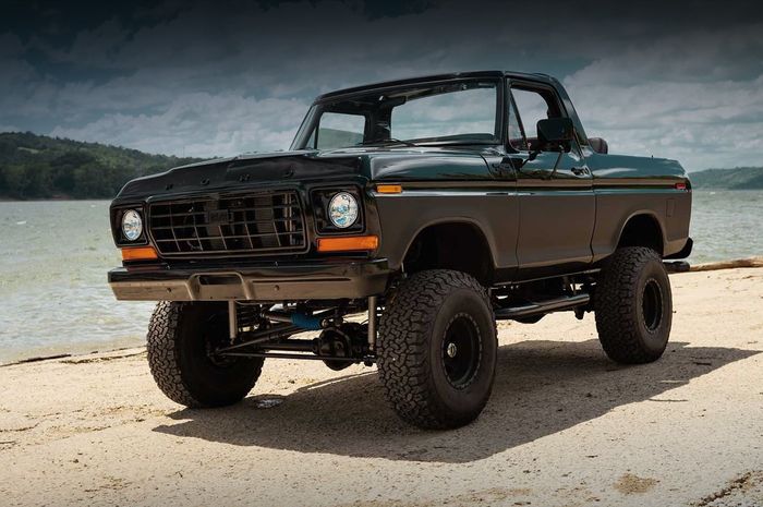 Restorasi Ford Bronco tahun 1979 kreasi Beechmont Ford