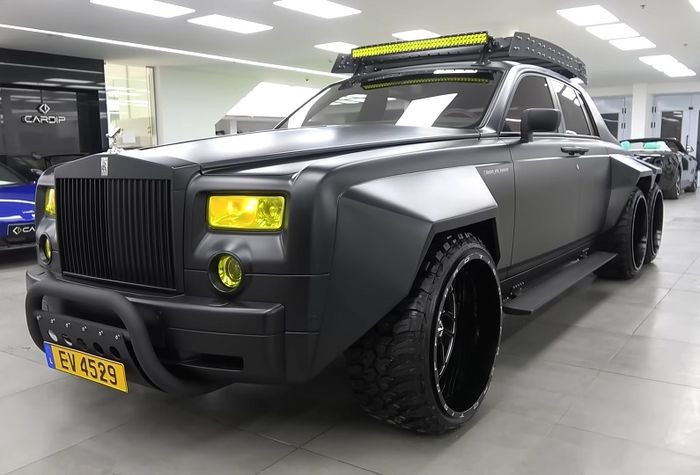 Modifikasi Rolls-Royce Phantom Mad Max 6x6 pertama di dunia