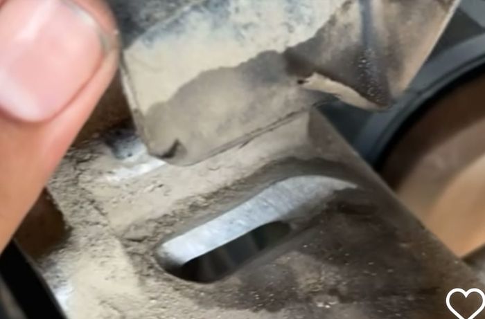 Crankcase CVT Yamah NMAX bolong akibat pasang hugger sembarangan 