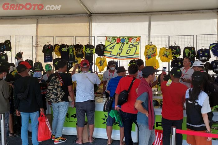 Booth official merchandise Valentino Rossi di sirkuit Mandalika