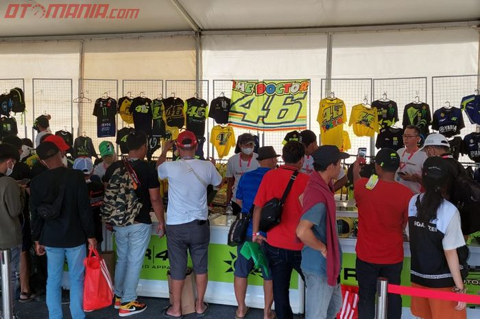 Booth official merchandise Valentino Rossi di sirkuit Mandalika