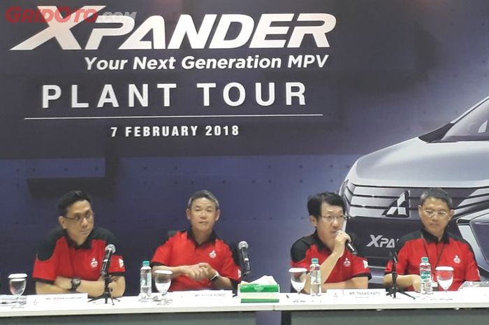 Takao Kato, Presdir MMKI (memegang mic) rincikan jumlah produksi Xpander