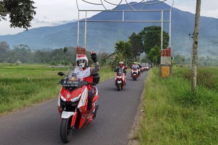 Senior balap Indonesia ketika melakukan turing di Sumatera