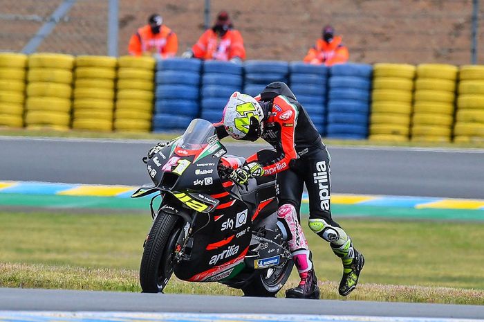 Start dari posisi 14 di MotoGP Prancis 2021, motor Aleix Espargaro mengalami masalah saat ia berada di posisi keenam