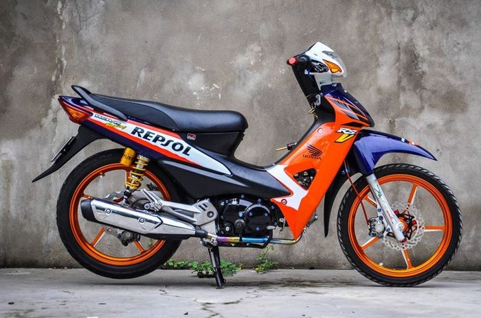 Honda Supra Fit pakai baju Repsol Honda MotoGP