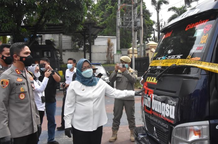 Polres bogor amankan travel gelap yang hendak bawa pemudik
