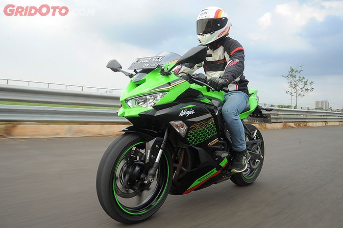 Test Ride Kawasaki Ninja ZX-25R Buat Harian, di Jalan Raya Seperti Ini ...