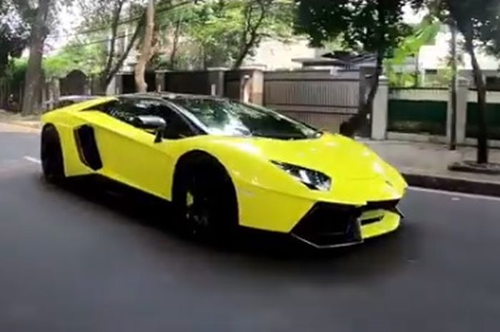 Lamborghini Aventador SV yang dinaiki Boy William dan Ayu Ting Ting