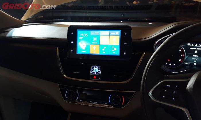 Tampilan head unit Wuling Cortez disaat gelap