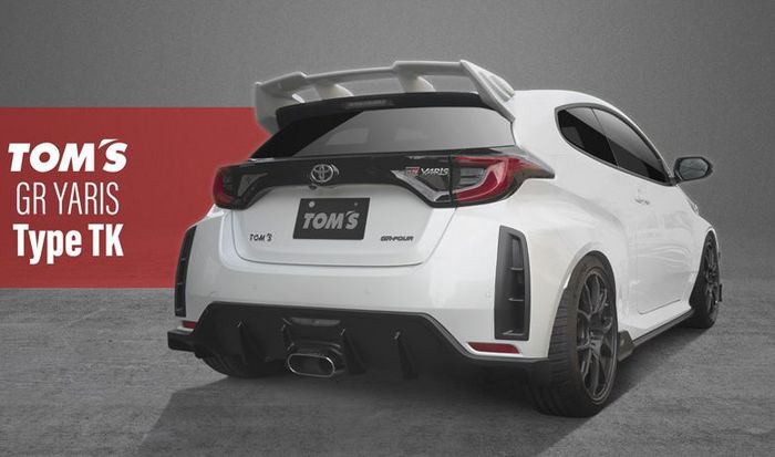 Tampilan belakang Toyota GR Yaris dengan body kit TOM'S