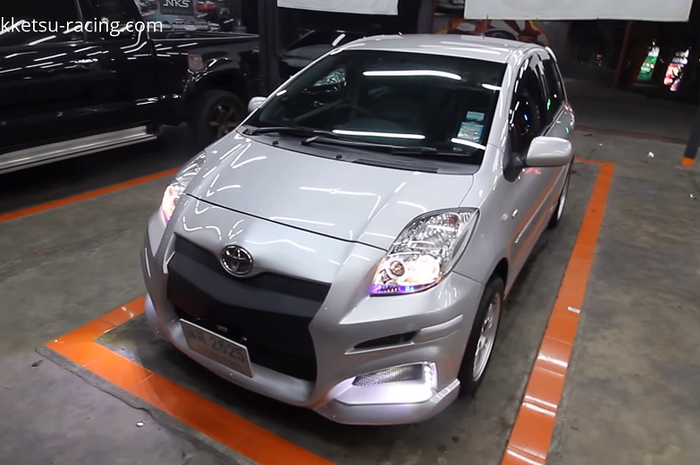 Modifikasi Toyota Yaris lama pasang body kit custom