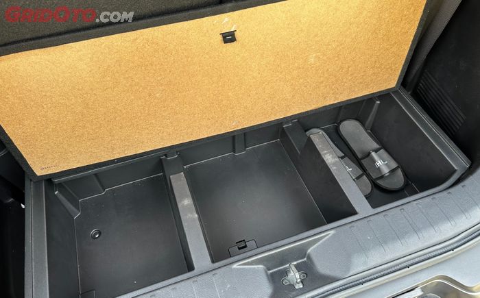 Lantai bagasi Mitsubishi Destinator memiliki tiga sekat tambahan