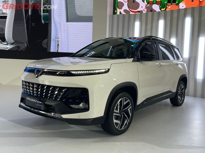 Wuling Almaz RS Hybrid 2023 