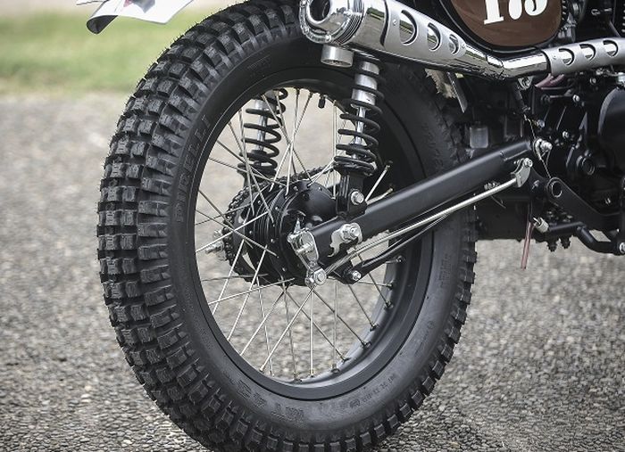 Ban dengan kontur kasar, sayang cakram kekecilan ya?