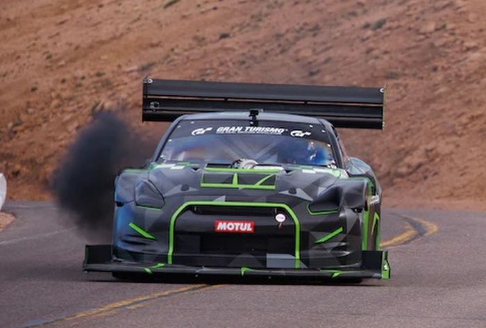Modifikasi Nissan GT-R hill climb bermesin diesel V8 garapan Cole Powelson