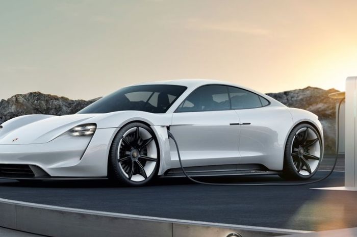 Porsche fokuskan elektrifikasi mobil mereka