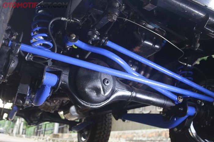 Gardan Suzuki Jimny Sierra ini mengandalkan gardan sumbu lebar milik Suzuki Jimny JB31 