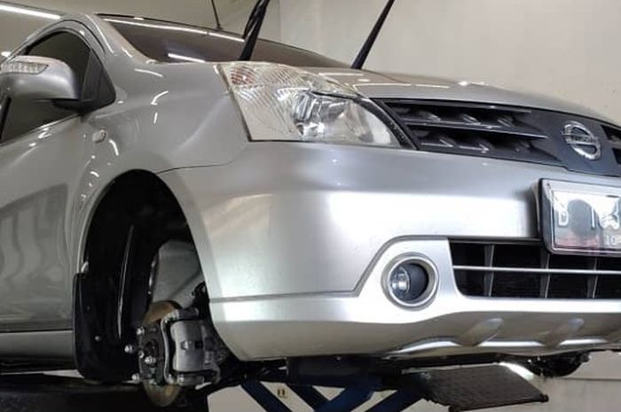 Ilustrasi kaki-kaki Nissan Livina