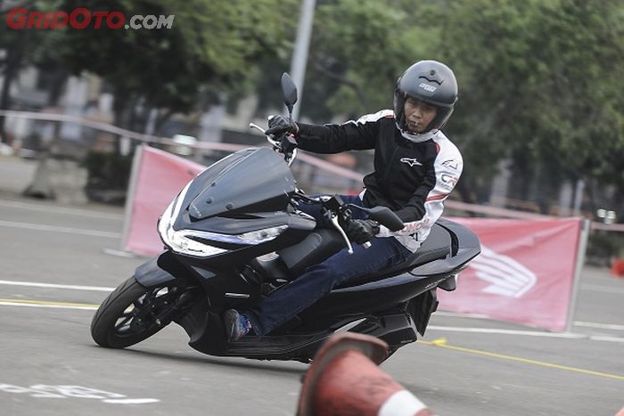 First Ride All New Honda PCX Hybrid