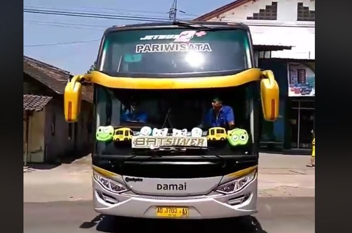 Bus bersuara klakson ala musik tik tok