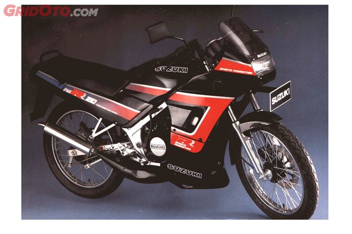Suzuki RGR 150 generasi kedua bikinan 1993-1994, lampu belakang mirip Suzuki Crystal