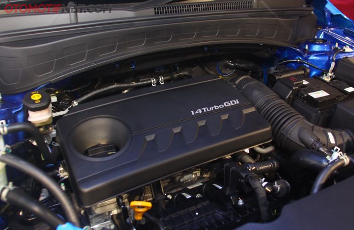 Mesin Kia Seltos 1.4 Turbo (bensin). Tenaga maksimum 140 dk di 6.000 rpm, torsi 242 Nm di 1.500 &ndash; 3.200 rpm