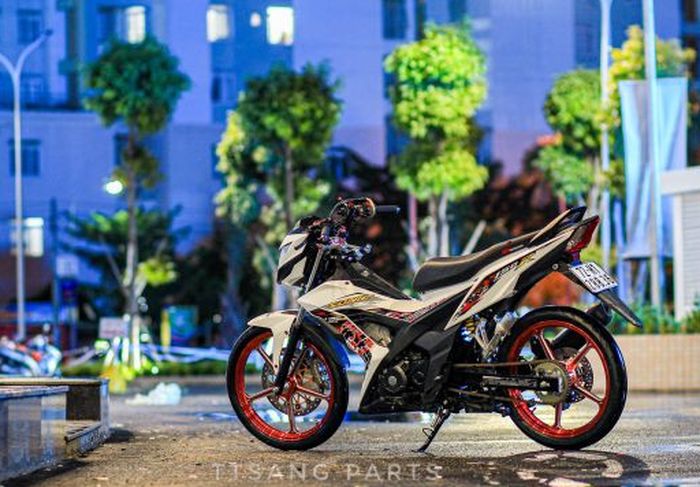 Modifikasi Honda Sonic 150R yang impresif