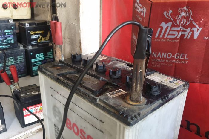 Tanda-tanda aki mobil harus disetrum