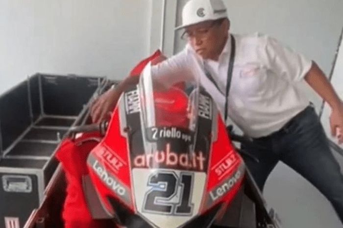 Heboh soal unboxing motor tim Ducati jelang WorldSBK Indonesia 2021, salah satu oknum karyawan Sirkuit Mandalika dikabarkan telah dipecat