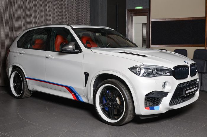 BMW X5 M di salah satu diler BMW di Abu Dhabi