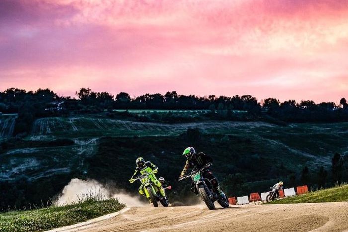 Valentino Rossi dan Franco Morbidelli latihan dirt track bareng di ranch 