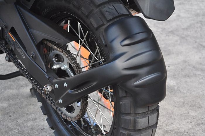 Mud guard custom menemani ban kembang tahu, cegah kotoran loncat tinggi