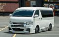 Toyota HiAce Tampil Gaya, Kandas Pasang Airsus, Pakai Body Kit Sporty