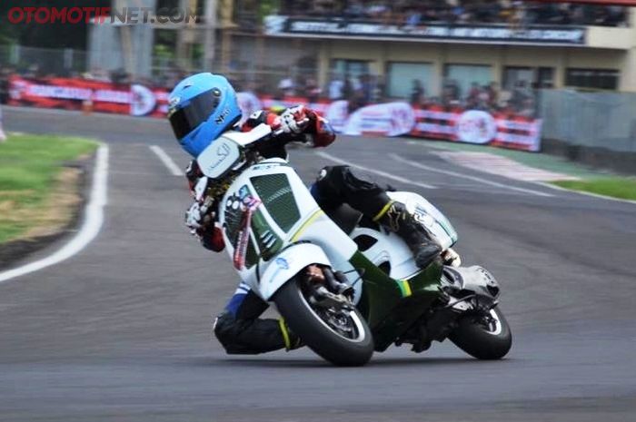 Vespa Sprint 150 3V juara pakai cylinder head Medley dan radiator YZ125