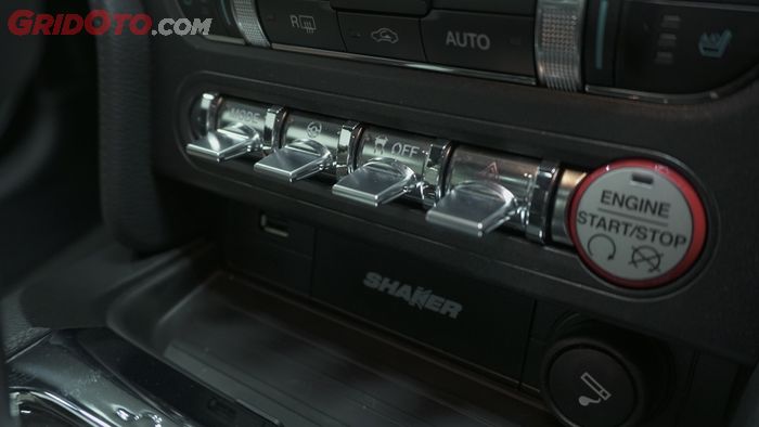 Tombol mode berkendara ada di dasbor bagian tengah