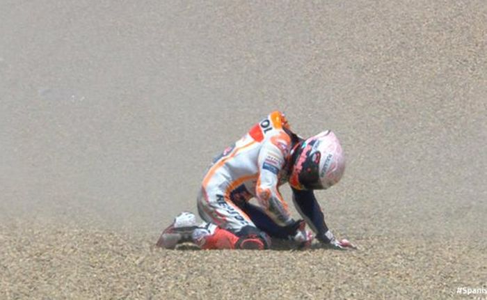 Marc Marquez usai kecelakaan di sirkuit Jerez (19/7)