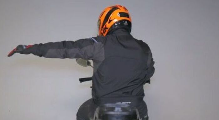 Ilustrasi kode saat konvoi atau turing