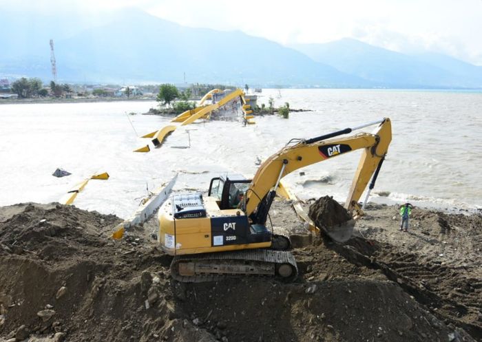 Pembangunan kembali Jembatan Kuning di Palu diperkirakan memakan waktu setahun