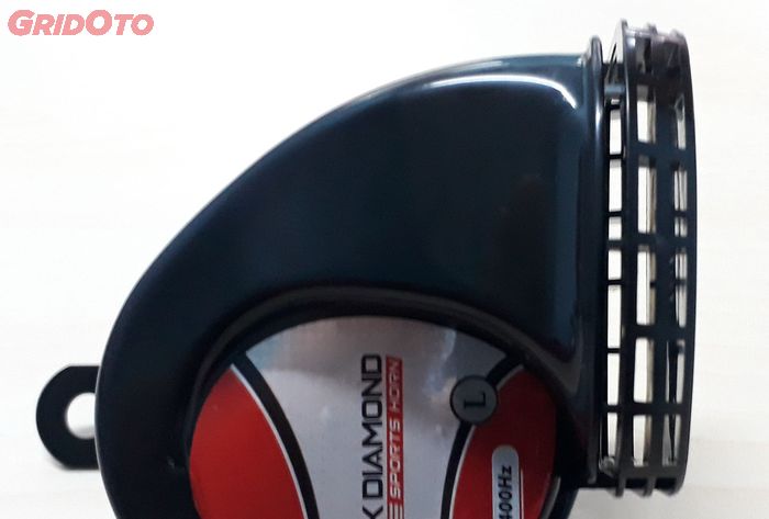 Grill waterproof dengan desain rambatan suara