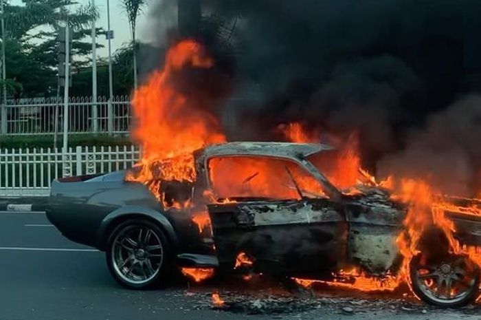 Mustang GT500 Eleanor terbakar di Pondok Indah